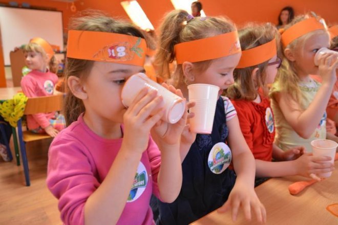 „Światowy dzień marchewki” w Przedszkolu Samorządowym w Goworowie [08.04.2014] - zdjęcie #6 - eOstroleka.pl