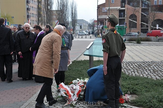 Miejskie obchody 4. rocznicy katastrofy smoleńskiej [10.04.2014]  - zdjęcie #35 - eOstroleka.pl