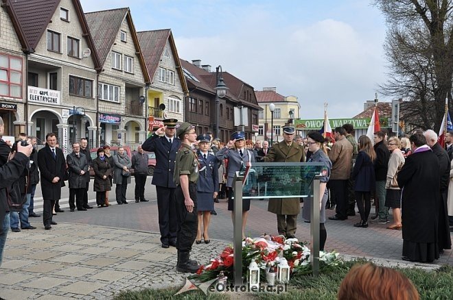 Miejskie obchody 4. rocznicy katastrofy smoleńskiej [10.04.2014]  - zdjęcie #39 - eOstroleka.pl