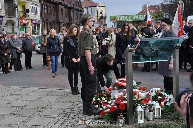 Miejskie obchody 4. rocznicy katastrofy smoleńskiej [10.04.2014]  - zdjęcie #1 - eOstroleka.pl