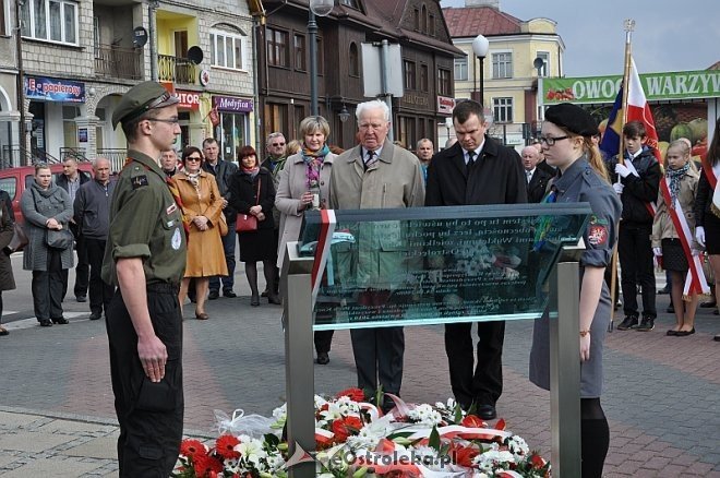 Miejskie obchody 4. rocznicy katastrofy smoleńskiej [10.04.2014]  - zdjęcie #8 - eOstroleka.pl