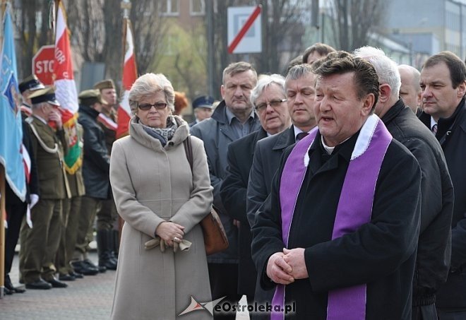 Miejskie obchody 4. rocznicy katastrofy smoleńskiej [10.04.2014]  - zdjęcie #6 - eOstroleka.pl