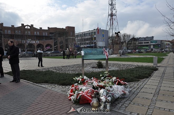 Miejskie obchody 4. rocznicy katastrofy smoleńskiej [10.04.2014]  - zdjęcie #46 - eOstroleka.pl