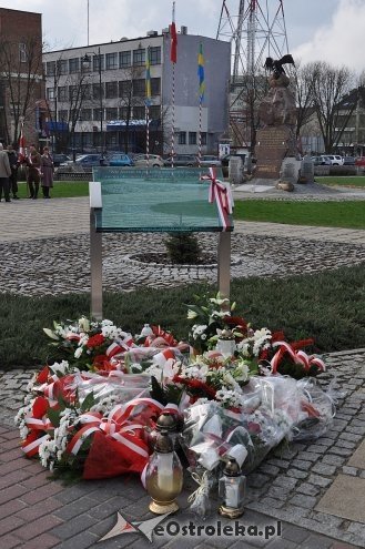 Miejskie obchody 4. rocznicy katastrofy smoleńskiej [10.04.2014]  - zdjęcie #2 - eOstroleka.pl