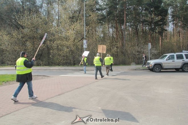 Protest w sprawie budowy obwodnicy Ostrołęki [10.04.2014] - zdjęcie #10 - eOstroleka.pl