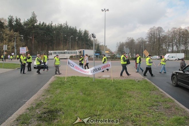 Protest w sprawie budowy obwodnicy Ostrołęki [10.04.2014] - zdjęcie #39 - eOstroleka.pl