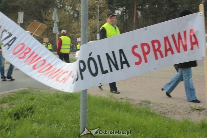 Protest w sprawie budowy obwodnicy Ostrołęki [10.04.2014] - zdjęcie #1 - eOstroleka.pl