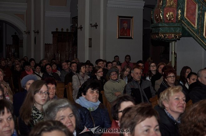 Spotkanie z Anną Golędzinowską w w kościele pw. Nawiedzenia Najświętszej Maryi Panny [10.04.2014] - zdjęcie #3 - eOstroleka.pl