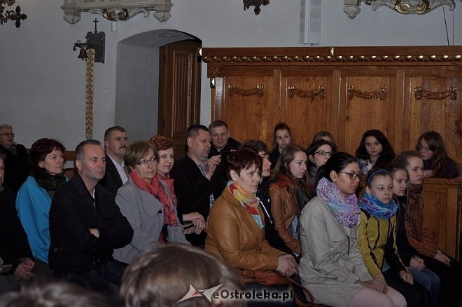 Spotkanie z Anną Golędzinowską w w kościele pw. Nawiedzenia Najświętszej Maryi Panny [10.04.2014] - zdjęcie #6 - eOstroleka.pl