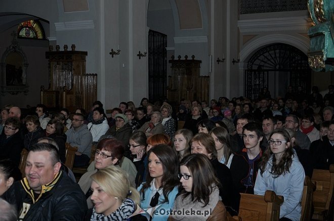 Spotkanie z Anną Golędzinowską w w kościele pw. Nawiedzenia Najświętszej Maryi Panny [10.04.2014] - zdjęcie #9 - eOstroleka.pl