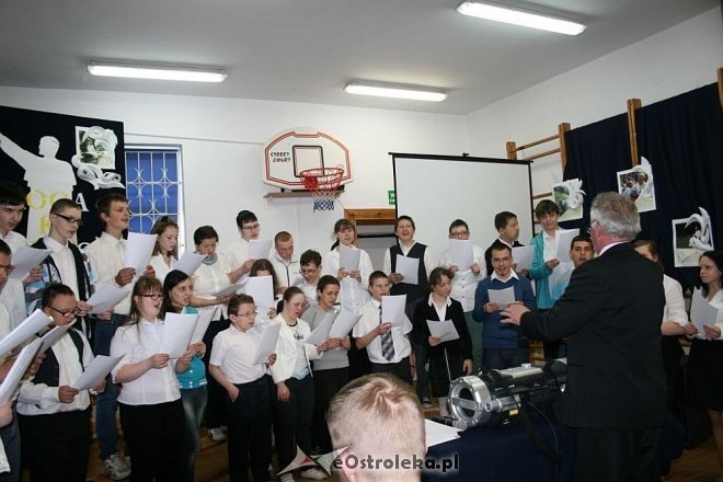 Uczniowie ze SOS-W uczcili pamięć Jana Pawła II [11.04.2014] - zdjęcie #16 - eOstroleka.pl
