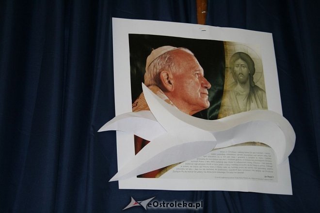 Uczniowie ze SOS-W uczcili pamięć Jana Pawła II [11.04.2014] - zdjęcie #22 - eOstroleka.pl