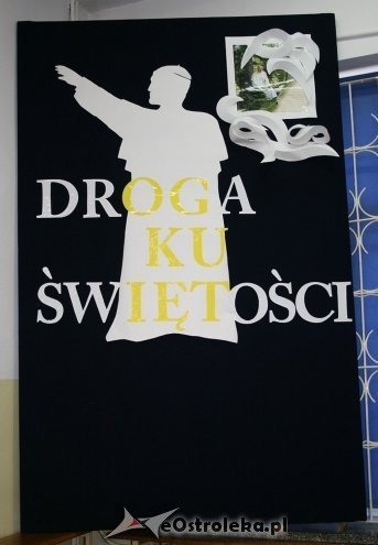 Uczniowie ze SOS-W uczcili pamięć Jana Pawła II [11.04.2014] - zdjęcie #1 - eOstroleka.pl