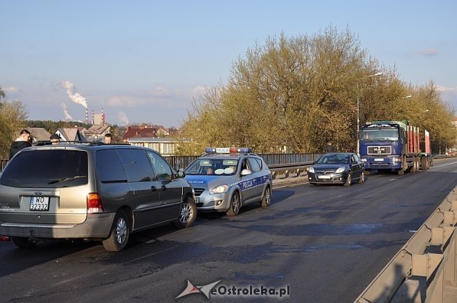 Pożar aut na starym moście [11.04.2014] - zdjęcie #3 - eOstroleka.pl