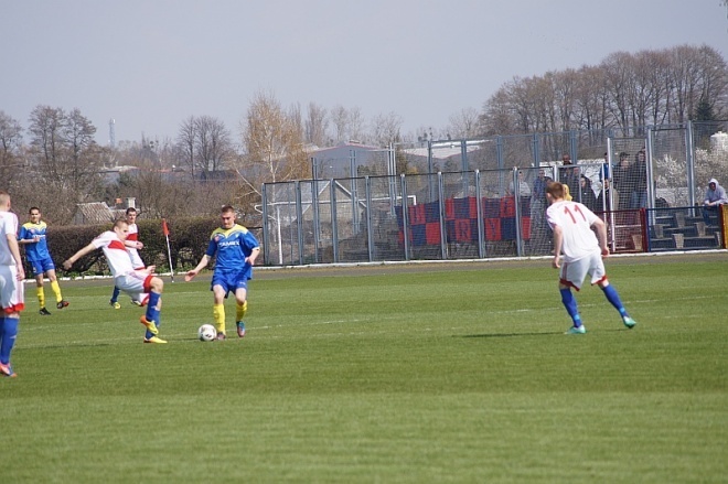 Piłkarskie Derby Ostrołęki: Korona HiD – Narew Ostrołęka [12.04.2014] - zdjęcie #7 - eOstroleka.pl