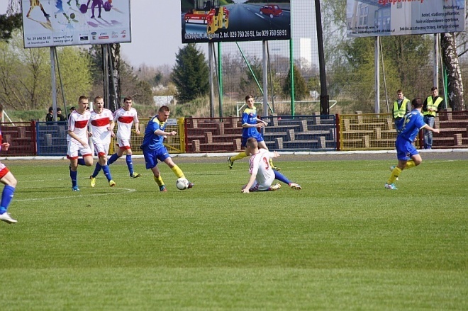 Piłkarskie Derby Ostrołęki: Korona HiD – Narew Ostrołęka [12.04.2014] - zdjęcie #24 - eOstroleka.pl