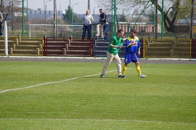 Piłkarskie Derby Ostrołęki: Korona HiD – Narew Ostrołęka [12.04.2014] - zdjęcie #20 - eOstroleka.pl