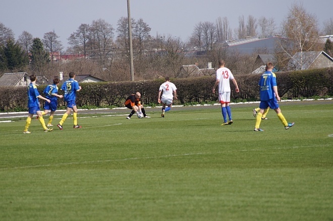 Piłkarskie Derby Ostrołęki: Korona HiD – Narew Ostrołęka [12.04.2014] - zdjęcie #14 - eOstroleka.pl