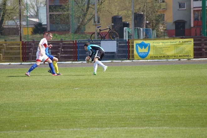 Piłkarskie Derby Ostrołęki: Korona HiD – Narew Ostrołęka [12.04.2014] - zdjęcie #17 - eOstroleka.pl
