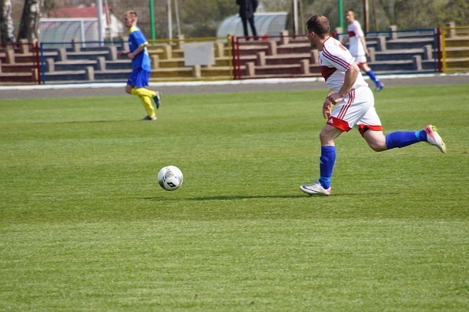 Piłkarskie Derby Ostrołęki: Korona HiD – Narew Ostrołęka [12.04.2014] - zdjęcie #15 - eOstroleka.pl