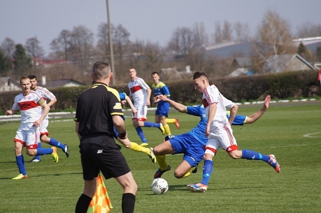 Piłkarskie Derby Ostrołęki: Korona HiD – Narew Ostrołęka [12.04.2014] - zdjęcie #10 - eOstroleka.pl