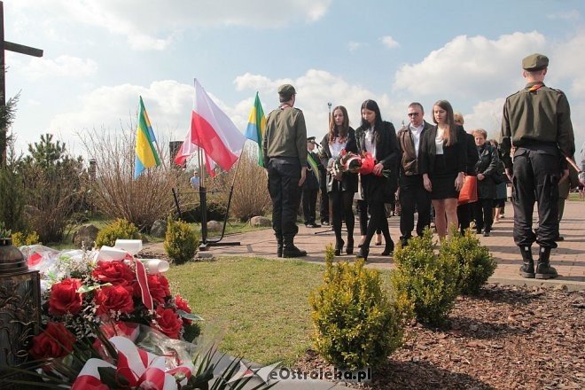 Miejskie obchody 4. rocznicy katastrofy smoleńskiej [13/04/2014] - zdjęcie #18 - eOstroleka.pl