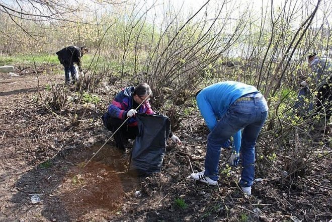 Wiosenne sprzątanie z PZW Narew 38 [12.04.2014] - zdjęcie #9 - eOstroleka.pl