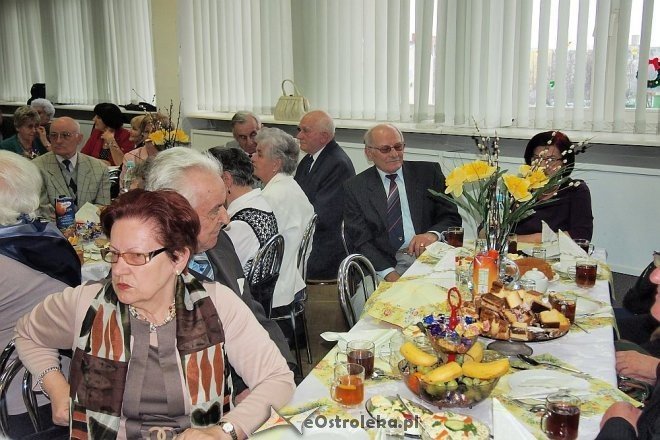 Wielkanocne spotkanie Klubu Seniora „Wrzos” [13.04.2014] - zdjęcie #4 - eOstroleka.pl