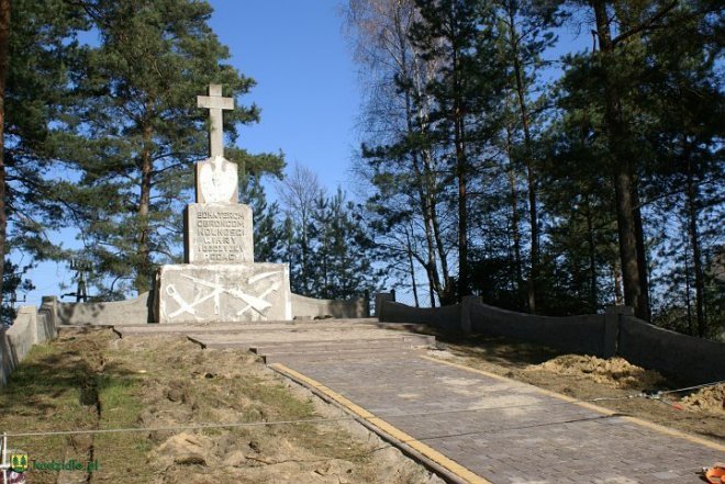 Trwa renowacja pomnika Szwedzkiego w Kadzidle [15.04.2014] - zdjęcie #4 - eOstroleka.pl