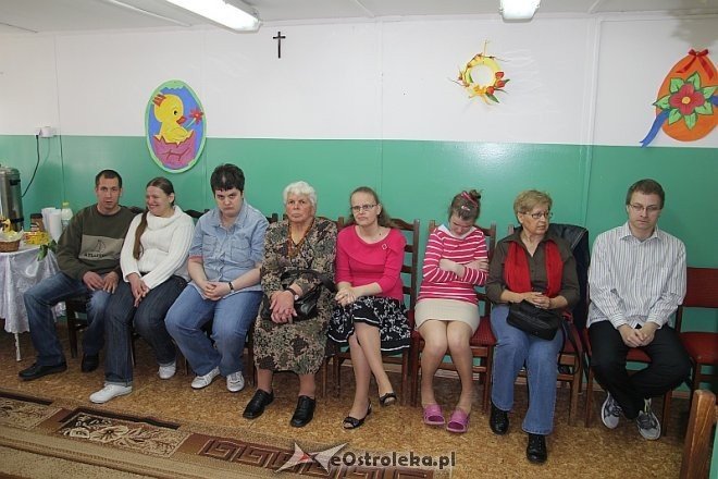 Kiermasz prac Warsztatów Terapii Zajęciowej „Tacy Sami” [16.04.2014] - zdjęcie #6 - eOstroleka.pl