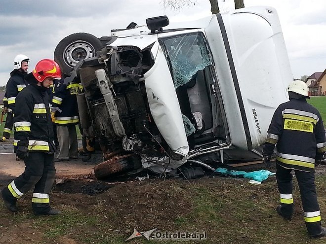 Wypadek w Ponikwi: Czołowe zderzenie ciężarówki i osobowego renault. DK-60 zablokowana [16.04.2014] - zdjęcie #13 - eOstroleka.pl