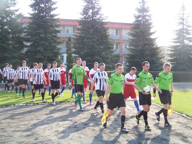 Narew Ostrołęka - Czarni Alkor Trade Węgrów (18.04.2014) - zdjęcie #49 - eOstroleka.pl