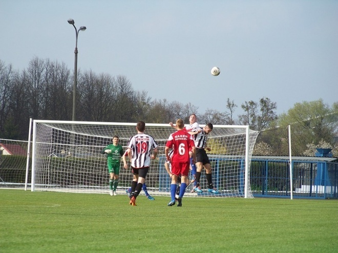 Narew Ostrołęka - Czarni Alkor Trade Węgrów (18.04.2014) - zdjęcie #24 - eOstroleka.pl