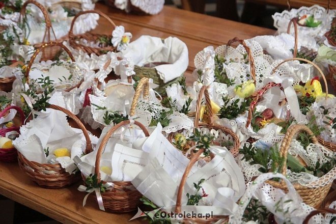 Koszyczki wielkanocne w ostrołęckich kościołach [19.04.2014] - zdjęcie #35 - eOstroleka.pl