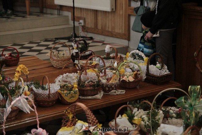Koszyczki wielkanocne w ostrołęckich kościołach [19.04.2014] - zdjęcie #29 - eOstroleka.pl