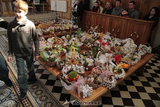 Koszyczki wielkanocne w ostrołęckich kościołach [19.04.2014] - zdjęcie #22 - eOstroleka.pl