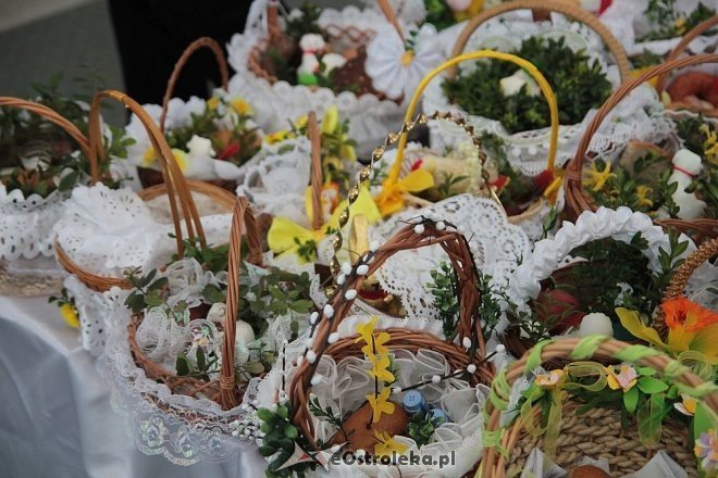 Koszyczki wielkanocne w ostrołęckich kościołach [19.04.2014] - zdjęcie #14 - eOstroleka.pl