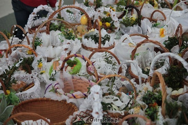 Koszyczki wielkanocne w ostrołęckich kościołach [19.04.2014] - zdjęcie #11 - eOstroleka.pl