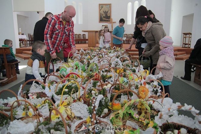 Koszyczki wielkanocne w ostrołęckich kościołach [19.04.2014] - zdjęcie #41 - eOstroleka.pl