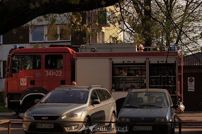 Interwencja Straży Pożarnej w bloku przy ul. Sygietyńskiego [23.04.2014] - zdjęcie #5 - eOstroleka.pl