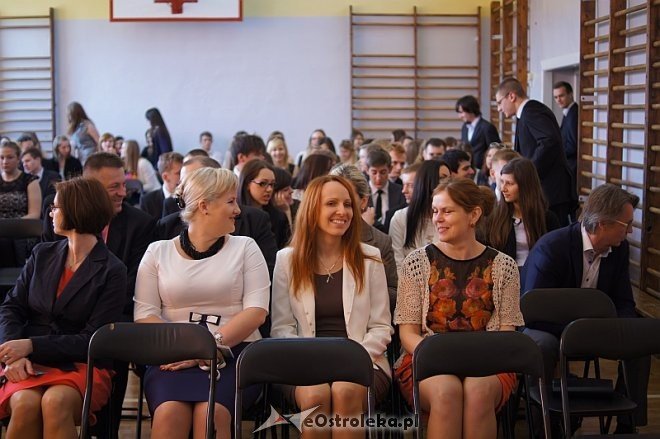 Maturzyści z II LO zakończyli rok szkolny [ZDJĘCIA] - zdjęcie #2 - eOstroleka.pl