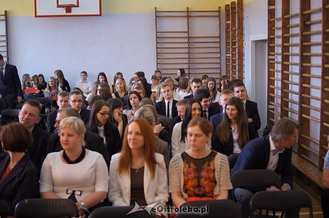 Maturzyści z II LO zakończyli rok szkolny [ZDJĘCIA] - zdjęcie #3 - eOstroleka.pl