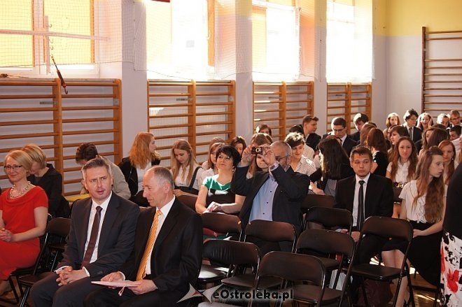 Maturzyści z II LO zakończyli rok szkolny [ZDJĘCIA] - zdjęcie #4 - eOstroleka.pl