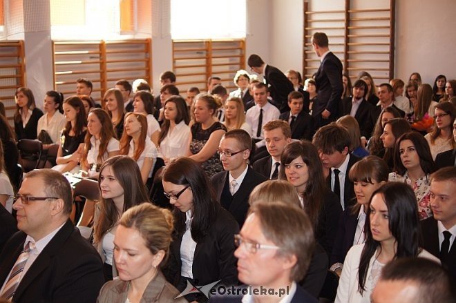 Maturzyści z II LO zakończyli rok szkolny [ZDJĘCIA] - zdjęcie #17 - eOstroleka.pl