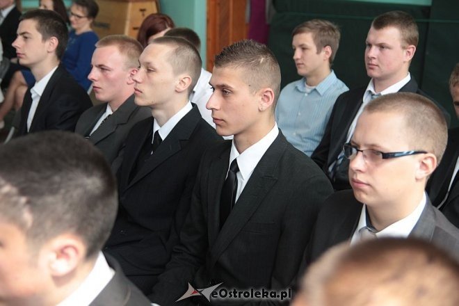 Zakończenie roku szkolnego klas maturalnych w ZSZ nr 2 [ZDJĘCIA] - zdjęcie #25 - eOstroleka.pl