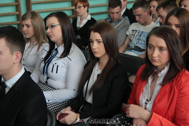 Zakończenie roku szkolnego klas maturalnych w ZSZ nr 2 [ZDJĘCIA] - zdjęcie #33 - eOstroleka.pl