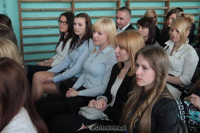 Zakończenie roku szkolnego klas maturalnych w ZSZ nr 2 [ZDJĘCIA] - zdjęcie #43 - eOstroleka.pl