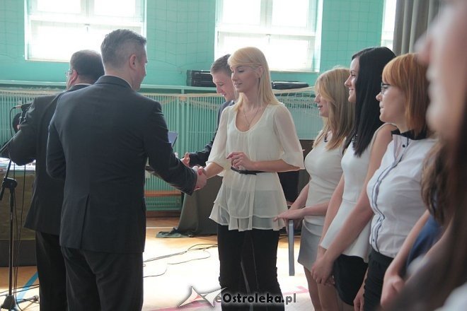 Zakończenie roku szkolnego klas maturalnych w ZSZ nr 2 [ZDJĘCIA] - zdjęcie #55 - eOstroleka.pl
