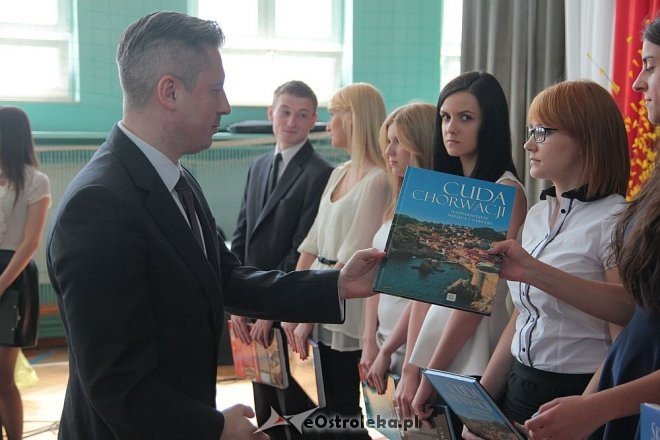 Zakończenie roku szkolnego klas maturalnych w ZSZ nr 2 [ZDJĘCIA] - zdjęcie #11 - eOstroleka.pl