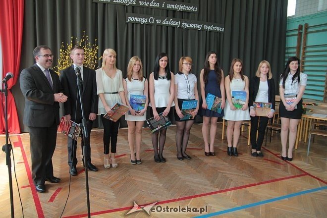 Zakończenie roku szkolnego klas maturalnych w ZSZ nr 2 [ZDJĘCIA] - zdjęcie #63 - eOstroleka.pl